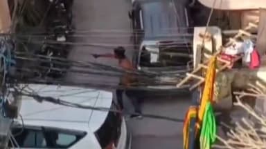 भलस्वा डेयरी: कार हटाने के विवाद में गोली चली, दो पिस्टल के साथ आरोपी शिवम गिरफ्तार