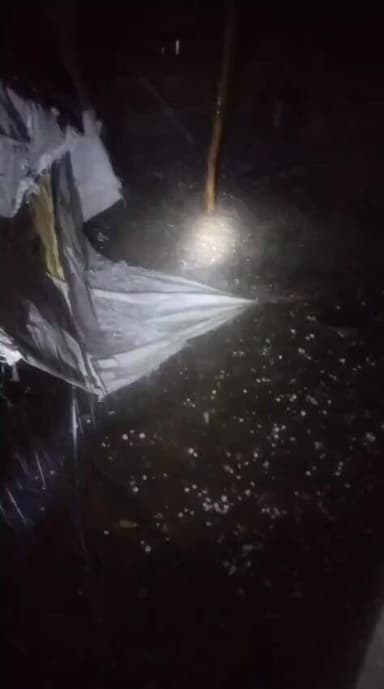 ओरछा तहसील के ग्राम पंचायत चंदावनी में ओले पानी की बारिश
ने किसानों को हुआ नुकसान
जनप्रतिनिधि कितना मुआवजा दिलाते हैं ...