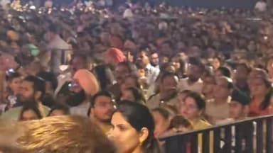 पंचकूला: पंचकूला के शालीमार ग्राउंड में सतिंदर सरताज के लाइव शो में उमड़ी भारी भीड़, पुलिस ने की उचित व्यवस्था