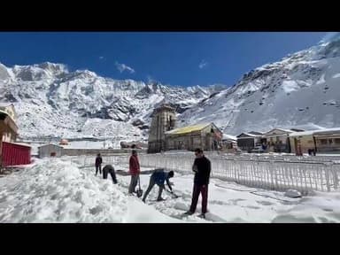 बद्रीनाथ केदारनाथ धाम में जबरदस्त बर्फबारी। जोरों पर यात्रा तैयारी। #badrinath #kedarnath #snowfall