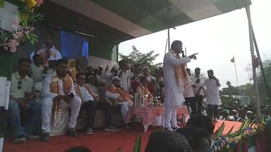 #LIVE
ছমৰীয়াৰ সোণতলীত এ আই ইউ ডি এফৰ নিৰ্বাচনী সভা।