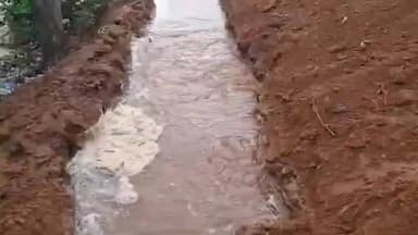 సంగారెడ్డి: సదాశివపేటలో రోడ్డుపై పారుతున్న మిషన్ భగీరథ నీరు