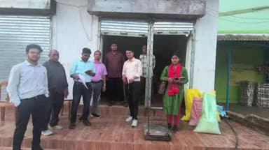 କୋଟପାଡ: କୋଟପାଡ଼ ଓ ବୋରିଗୁମ୍ମା ରେ ଥିବା ସାର ଦୋକାନ ଉପରେ ପ୍ରଶାସନ ର ଚଢ଼ାଉ