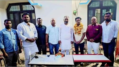 सोहावल: पीसीएस में चयनित सत्यम तिवारी को हाजी फिरोज खान ने दी बधाई