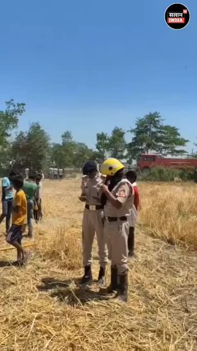 भोरे के दमकिया गाँव के एक खेत में लगी आग 3 बीघा जला