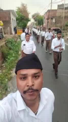 अजीतमल खंड के मंडल एल्चीनगर संफेरमें राष्ट्रीय स्वयंसेवक संघ ने पथ संचलन निकाला जिसमें कई सारे स्वयंसेवक उपस्थित रहे।