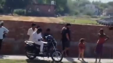 #मुबारकपुर के पाही में ग्रामीणों का आरोप असलहा लेकर सूदखोर ब्याज का ब्याज की वसूली करने पहुंचे ग्रामीणों ने किया विरोध प...