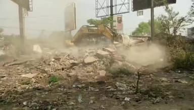 धमतरी: 70 दुकानों को नोटिस देने के बाद रेलवे ने शुरू की अतिक्रमण पर कार्रवाई, मचा हड़कंप, विधायक ने क्या कहा जानिए