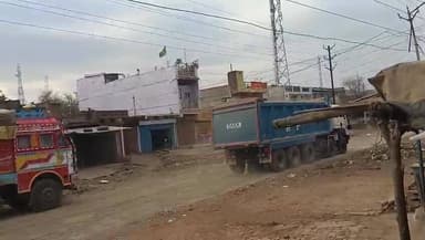 मझगवा मे सुबह से शुरू हो जाती है ओवर लोड बालू बिना नंबर प्लेट के हाइवा की धमा चौकड़ी...
#chitrakootexpress #vairalvideo #...