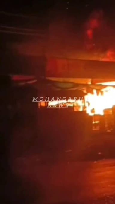 जैसलमेर यूनियन चौराहे पर टायर-ट्यूब पंचर की दुकान में बीती रात लगी......
#जैसलमेर #बाड़मेर #बीकानेर #जोधपुर #राजस्थान