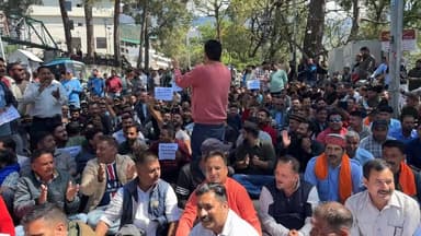 धर्मशाला : #live ATS को लेकर आज धर्मशाला मैं टैक्सी यूनियन ने करी हड़ताल | Kangra Express
#kangraexpress #dharamshala ...