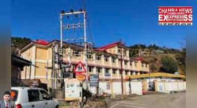 शीशे से भरा ट्रक बाथरी में पलटा, तीन युवक घायल
#dcchamba #himachal #chamba #bharmor #bhatiyat #dalhousie #Saluni #pang...