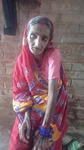 बांका चांदन प्रखंड क्षेत्र अंतर्गत शिव चर्चा गाती बुजुर्ग महिला