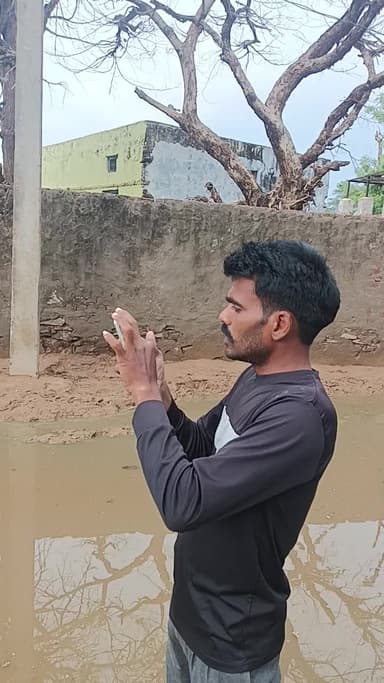 gaon panari mein barish se gandgi