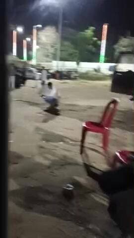 devi patan mela me gadi stend me a aadmi dabangai dikhaya hai