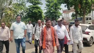 ଝାରସୁଗୁଡା: NLC କମ୍ପାନୀରେ ଦୁର୍ନୀତି ହେଉଥିବା ନେଇ ମଲଦା,ପତ୍ରାପାଲି ଗ୍ରାମବାସୀ ଅଭିଯୋଗ,ଝାରସୁଗୁଡା ଜିଲ୍ଲାପାଳଙ୍କୁ ଦାବିପତ୍ର ପ୍ରଦାନ