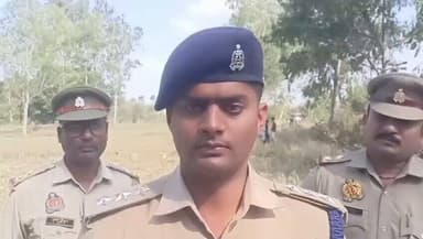 थाना इकौना क्षेत्र अंतर्गत एक व्यक्ति द्वारा फांसी लगाकर आत्महत्या कर लेने के संबंध में #CO इकौना व फॉरेंसिक टीम द्वारा ...