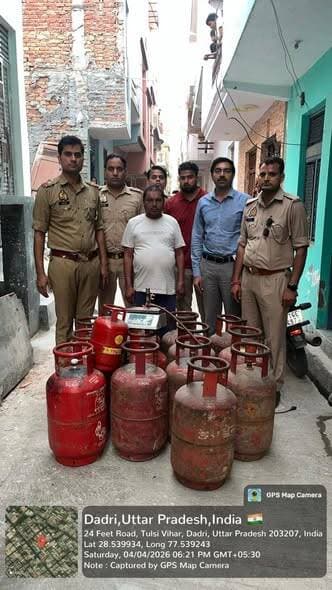 *आपूर्ति एवं पुलिस विभाग के अधिकारियों की संयुक्त रूप से बड़ी कार्रवाई*
*घरेलू सिलेंडर से छोटे सिलेंडर में अवैध रिफिलिं...