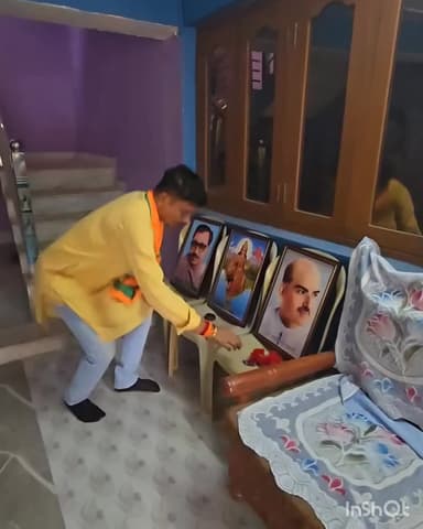 सुकमा: जिला पंचायत सदस्य हूंगाराम मरकाम ने बीजेपी के स्थापना दिवस पर छिंदगढ़ निवास में फहराया बीजेपी का झंडा