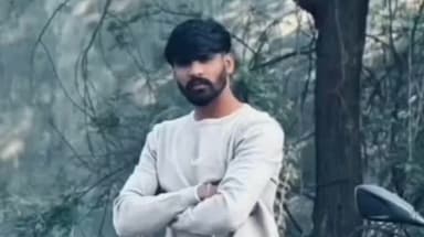 मंदसौर: गांधी चौराहा पर युवक की चाकू मारकर हत्या, CCTV में कैद हुई घटना, लोग बने रहे मूकदर्शक