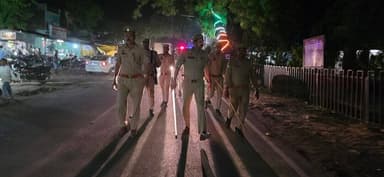 #SP_RBL @Ravi_KumarIPS के निर्देशन में थाना डलमऊ पुलिस टीम द्वारा थाना क्षेत्र अन्तर्गत शांति एवं कानून व्यवस्था के दृष्...