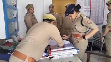 बांदा सहायक पुलिस अधीक्षक/क्षेत्राधिकारी नगर द्वारा थाना कोतवाली देहात का किया गया त्रैमासिक निरीक्षण।
#hilightseveryone...