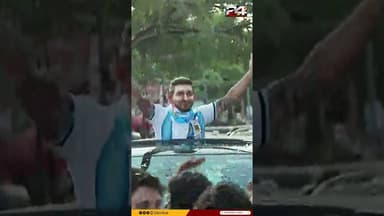 'തിരൂരിൽ മെസ്സി വന്നേയ്..'വി അബ്ദുറഹ്മാനെതിരെ യുഡിഎഫിന്റെ പ്രതീകാത്മക പ്രതിഷേധം