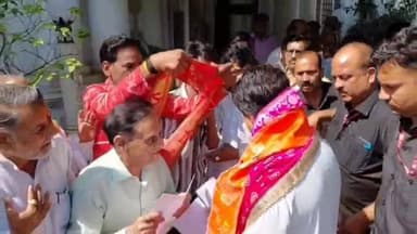 महल में श्रीमंत महाराज ज्योतिरादित्य सिंधिया
#JyotiradityaScindia
Jyotiraditya M Scindia