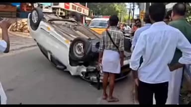 പറവൂർ: പറവൂരിൽ കാർ തലകീഴായി മറിഞ്ഞ വൻ അപകടം യാത്രക്കാരിക്ക് പരുക്ക്