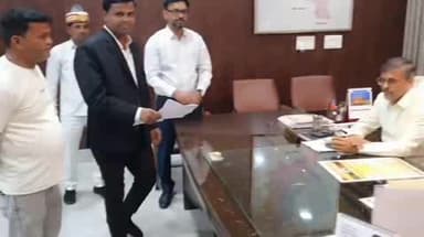 भिनगा: कलेक्ट्रेट भिनगा में मिशन शक्ति अभियान के तहत 12वीं की छात्रा बनी एक दिन की DM, सुनी जन समस्याएं