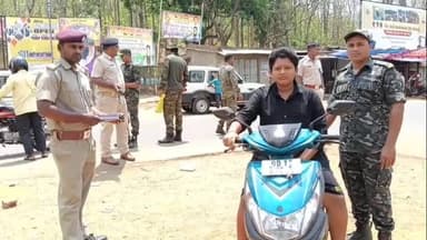 ଫୁଲବାଣୀ ଠାରେ ଟ୍ରାଫିକ ନିୟନ୍ତ୍ରଣ ପାଇଁ ସଚେତନତା.