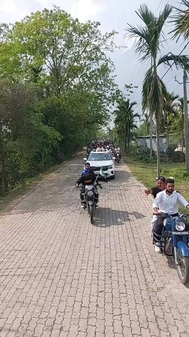 🔴 #LIVE
ছমৰীয়া সমষ্টিৰ AIUDF দলৰ প্ৰাৰ্থী ইমদাদ হুছেইনৰ বিশাল বাইকৰেলী।