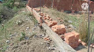 करगहर: रामपुर में नवनिर्मित डाक बंगला परिसर की चारदीवारी हवा के झोंके से ध्वस्त, ग्रामीणों ने ठेकेदार पर कार्रवाई की मांग की