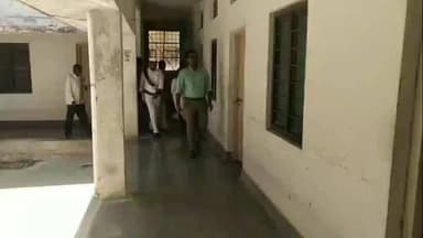 పెద్దపల్లి: జూలపల్లి లో పలు కార్యాలయాలను ఆకస్మిక తనిఖీ నిర్వహించిన: జిల్లా కలెక్టర్ కోయ శ్రీహర్ష