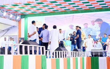 👉নাটাবাড়ি বিধানসভা কেন্দ্রে প্রচারে এসে তুফানগঞ্জ ১ পঞ্চায়েত সমিতির সহকারি সভাপতি রাজেশ তন্ত্রীকে কাছে ডেকে বিশেষ পরাম...