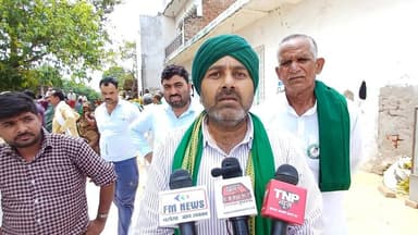 #कुर्रा थाना क्षेत्र के #दौलतपुर पहुंचे #किसान नेता #लालू यादव ने #मृतक किसान को हर संभव #मदद दिलाने का दिलाया #आश्वासन