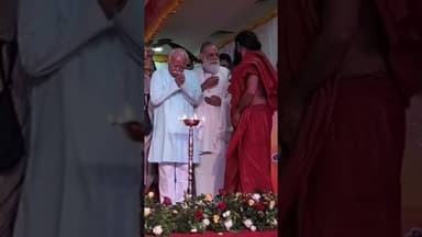 #योग गुरु बाबा रामदेव और आरएसएस प्रमुख मोहन भागवत ने दीपप्रज्वलित कर किया मलूक पीठ जयंती का शुभारंभ@