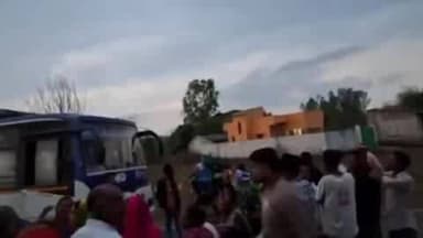 ତେଲକୋଇ: କ୍ଷତିପୂରଣ ଦାବିରେ ୨୨୦ ନମ୍ବର ଜାତୀୟ ରାଜପଥ ଧାନବେଣୀ ଠାରେ ରାସ୍ତା ଭାଲିଆଡାଳ ଗାଁର ଲୋକଙ୍କ ଦ୍ୱାରା ରାସ୍ତା ଅବରୋଧ ହୋଇଛି