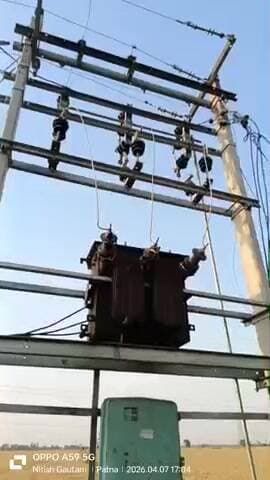 Bashi kudra kaimur बिजली ट्रांसफार्मर से आग लगा 60 से 90 बीघा गेहूं के खेत जलने का अनुमान है आज शाम 4:20 पर बिजलीकृषि ट