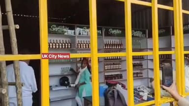 #प्रदर्शनकारी_महिला का #हाईवोल्टेज_ड्रामा_शराब की दुकान में जमकर #मचाया उत्पात, #पुलिस ने #संभाला_मोर्चा,हंगामे को शांत ...