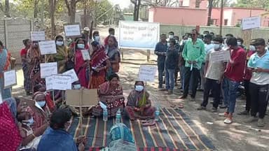 ସୁନ୍ଦରଗଡ: BGR କମ୍ପାନୀର ରେଲୱେ ସାଇଡିଂ ପାଇଁ ଡୁଡୁକା ପଞ୍ଚାୟତ କାର୍ଯ୍ୟାଳୟ ସମ୍ମୁଖରେ ଡକା ଯାଇଥିବା ଗ୍ରାମ ସଭା ହେଲା ଭଣ୍ଡୁର