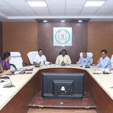 कलेक्टर श्री एस. जयवर्धन की अध्यक्षता में समय-सीमा बैठक संपन्न।
शिक्षा, स्वास्थ्य, कृषि, पोषण, सड़क एवं पीएम सूर्य घर यो...