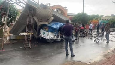 आगरा में आंधी से गिरा MD जैन का गेट
#Agra #AgraNews #BreakingNews #StormAlert #Aandhi #WeatherUpdate #StormDamage #UPNew...