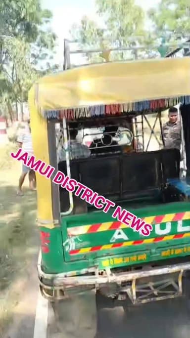 झारखंड से लेकर आ रहे हैं शराब तस्कर को गाड़ी थाना की पुलिस ने दरिमा गांव के समीप बिना नंबर प्लेट के टेंपो में 72 बोतल लग...