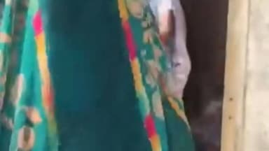 #सिधारी थाना क्षेत्र के #नरौली गांव में रास्ते के विवाद को लेकर के मंगलवार को जमकर हुई मारपीट सोशल मीडिया पर वीडियो हुआ ...