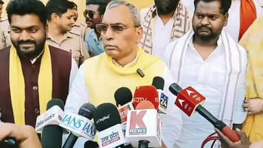 सियासत गरम 🔥
“#अखिलेशसरकार में #मुजफ्फरपुर में दंगे हो रहे थे और सैफई में बैठकर नाच देखा जा रहा था” — #ओमप्रकाशराजभर का ...