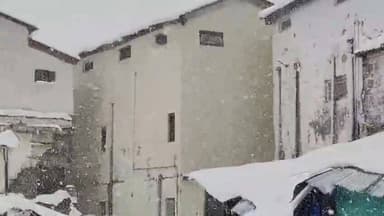 #kedarnath #kedarnathdham #uttrakhand #snowfall आज दिनांक 08 अप्रैल 2026 को केदारनाथ धाम में निरन्तर भारी बर्फबारी हो रह...