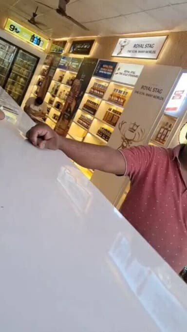 #गाजियाबाद खोड़ा नानक की पुलिया के पास ठेके पर खुलेआम ओवररेटिंग नहीं है किसी का डर |
@dm_ghaziabad
@112UttarPradesh
@g...