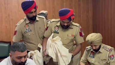 ਫਾਜ਼ਿਲਕਾ: ਐਸਐਸਪੀ ਨੇ ਕੀਤੀ ਪ੍ਰੈਸ ਕਾਨਫਰੰਸ, ਬੋਲੇ ਇਕ ਕਿਲੋ ਤੋਂ ਵੱਧ ਹੈਰੋਇਨ ਸਮੇਤ ਇੱਕ ਵਿਅਕਤੀ ਗ੍ਰਿਫਤਾਰ