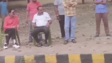 पटना ग्रामीण: पटना की सड़कों पर मोकामा विधायक अनंत सिंह अपने बेटे को घुड़सवारी सिखाते दिखे